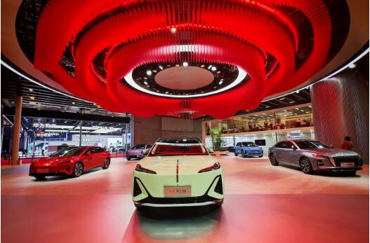 “洞見”創新 “紅旗”飄揚——“紅旗”品牌書寫發展新篇