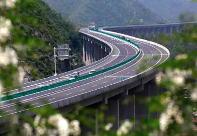 通車里程突破1萬公里 河南為何“瘋狂”修高速