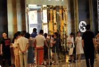 權威機構入局激活消費 奢侈品市場復蘇，消費價值觀重塑