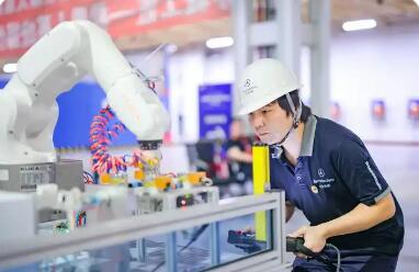 “人機協作”新崗位密集涌現 AI激活就業市場新動能