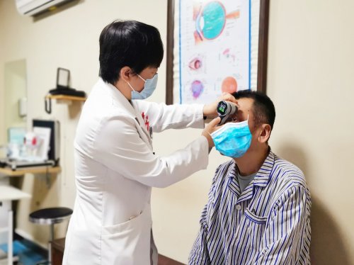 微創技術點燃新希望：海卓思引流器植入成功挽救復雜青光眼患者視力