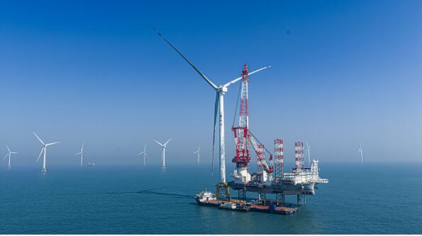 全球首臺20兆瓦海上風電機組完成吊裝