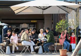 在規范中聚起外擺經營煙火氣 上海激發消費新活力