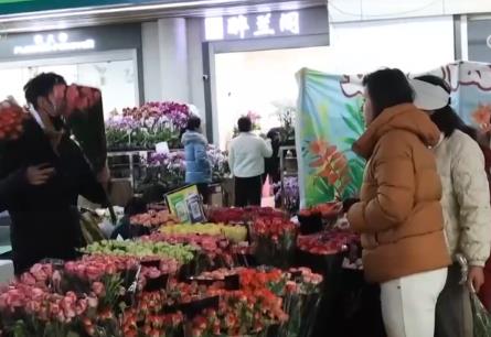 “鮮味經濟”“鮮花經濟”撬動節前火熱消費 多地開啟“年貨交易模式”