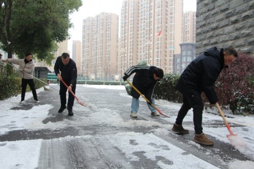 聞雪而動，守護有痕——漢南煙草暖心護航員工出行