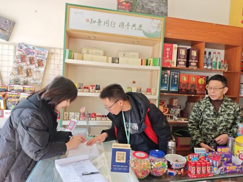 一方店堂聚溫暖，客我同心賀新歲