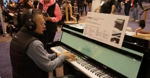“創新思維和工藝水準令人贊嘆”——在美國樂器展上感受“中國制造”魅力