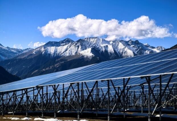 國內首個水光蓄儲一體化光伏項目并網發電