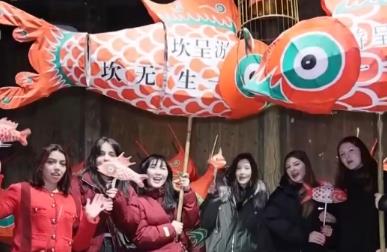 “買買買+非遺體驗”，太棒了！“來中國過春節” 風靡全球 海外游客沉浸式感受年味