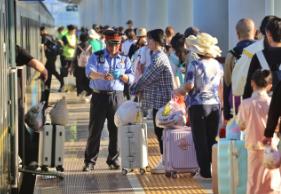 春節假期中老鐵路跨境游客同比增長超四成