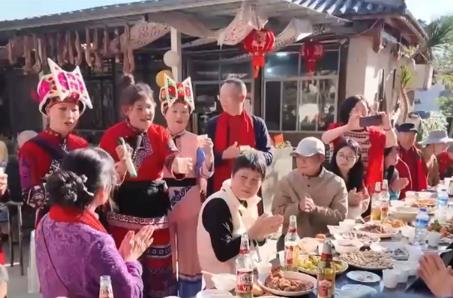 “銀發市場”活力迸發拉動節日消費增長 “銀發族”新春新選擇拓展消費新空間