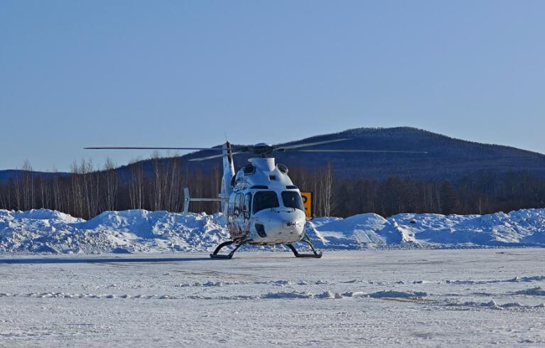 AC332“吉祥鳥”直升機完成高寒試飛