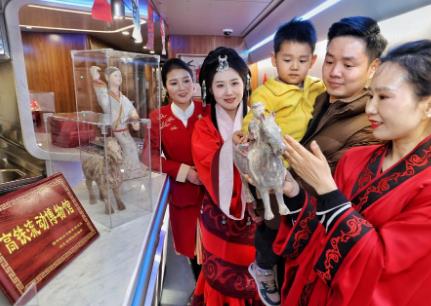 從“流動中國”到“文化中國”：看鐵路春運里的文化傳承與創新