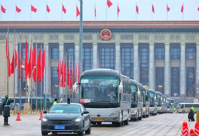 T7領銜，高端蓄勢！宇通客車連續22年主力護航全國兩會