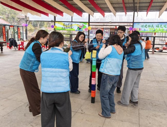 浠水畔，巾幗“揉”春入夢；新征程，紅妝破浪乘風