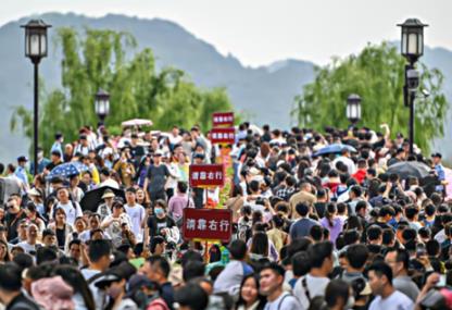 受惠于擴大消費的政策刺激，居民旅游消費需求潛力釋放