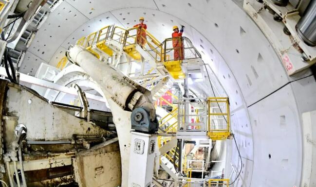 探秘創下五大“世界之最”的中國深海“蛟龍”