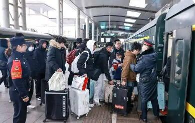 春運40天超94億人次出行 “流動的中國”充滿活力