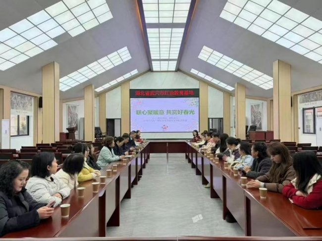 春意綻芳華，巾幗映擔當