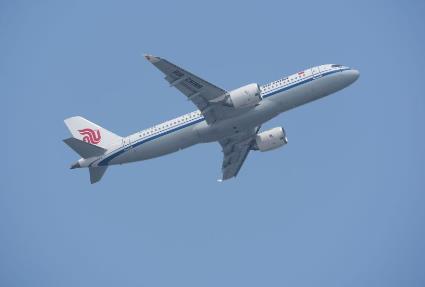 國航C919正式投入北京—廈門、北京—哈爾濱兩條航線運營