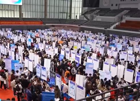 公共服務進校園、政校企攜手……各地“多點發力”助力畢業生好就業穩就業