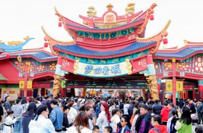 四川再添文旅演藝新地標，成都夢回青城演藝小鎮開業