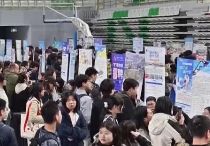 2030年我國服務業總規模將達到100萬億元 更好滿足人民美好生活需要