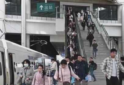 “小城游”熱度持續攀升、出入境旅游雙向升溫 “五一”文旅市場蓄勢待發