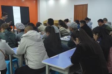 “青年夜校+技能夜校+人才夜市”打造就業服務“夜班車” 增技增收“技”高一籌