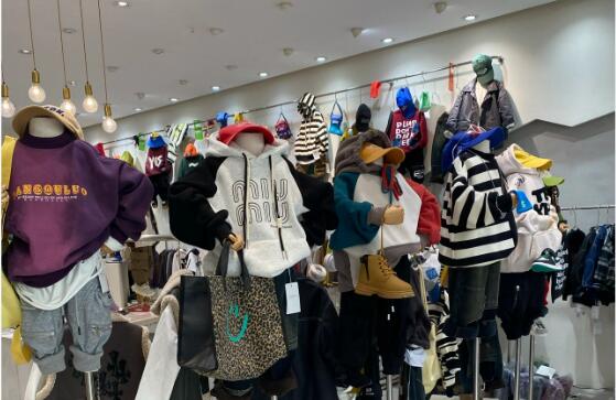 “小童裝”奔赴大市場 浙江織里“全球攬客”拓外貿