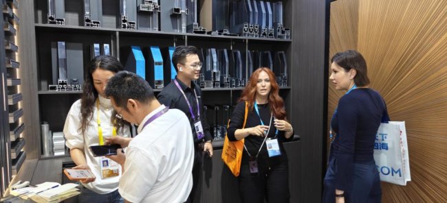 打破歐美技術壟斷！新標門窗“幕墻龍骨”征服廣交會全球客商