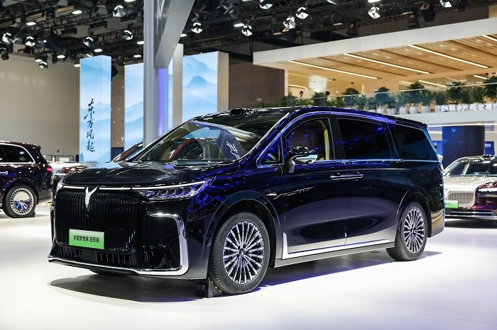 華為乾崑上車30萬級MPV，嵐圖夢想家定義高端智能MPV新標桿