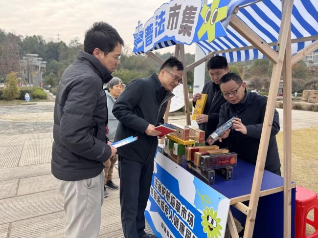 普法筑防線 法治護民生