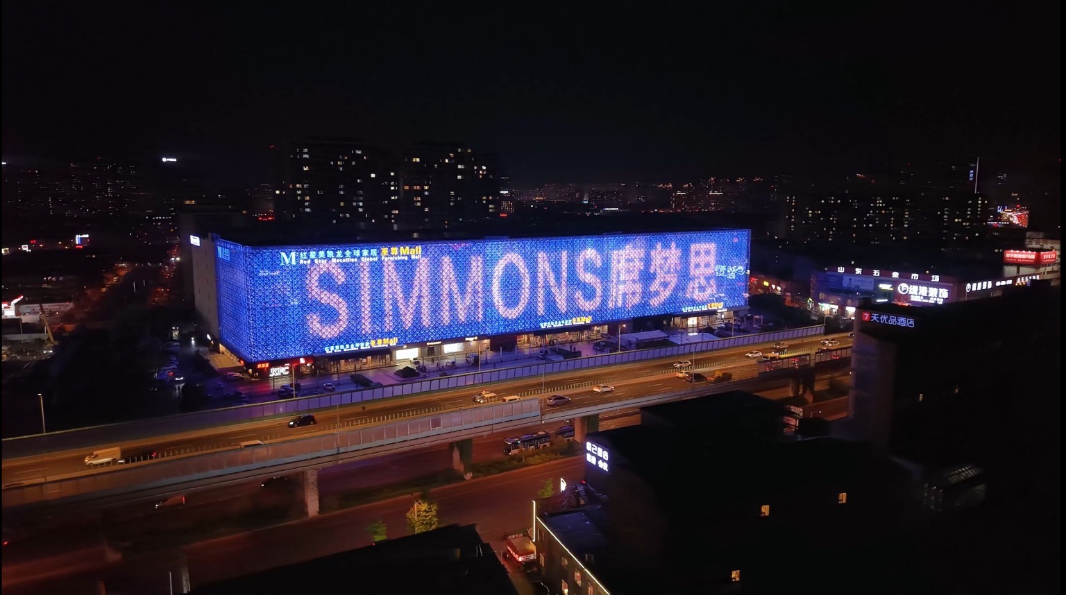 泉城入夢 美眠無界丨Simmons?席夢思以場景美學詮釋「源夢奇際」睡眠新境