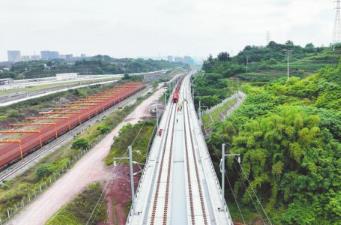 渝昆高鐵川滇段啟動鋪軌　明年全線通車后從成都3小時飆攏昆明