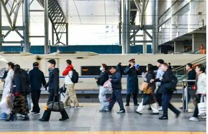 1至4月全國鐵路發送旅客15.55億人次
