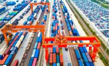 前4個月全國鐵路貨運發送量超17億噸