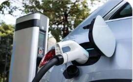 截至4月底 我國電動汽車充電基礎設施（槍）總數同比增長47.4%