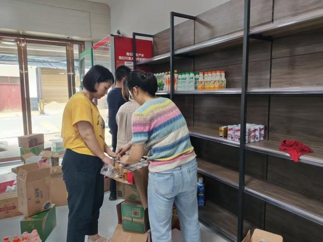 腳步下沉辦實事 扶商護市暖煙火
