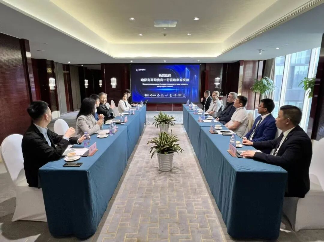 哈薩克斯坦考察團一行到訪宏昆酒店集團 聚焦陸地游輪合作