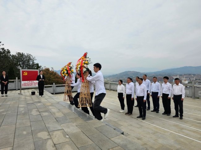 在賡續大別山紅色血脈中彰顯青年本色