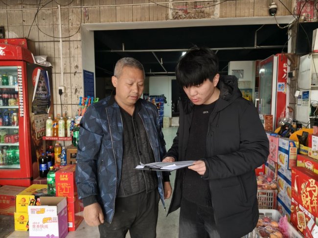 普法宣傳入店堂 守法經營“