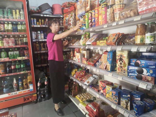 風雨相伴守小店 一縷陽光暖人心