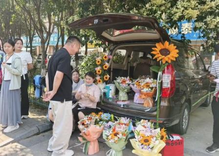 高考經濟“全面開花”點燃消費熱潮