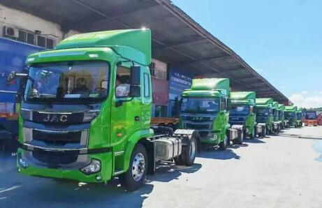 以實力贏信賴 30輛江淮格爾發A5L牽引車批量交付寧波