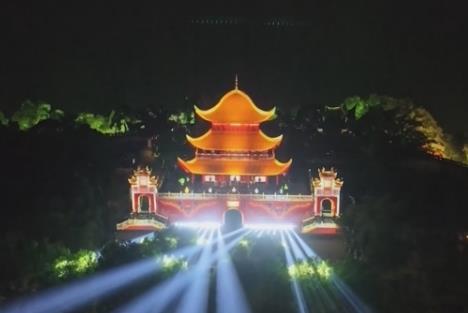 約“劇搭子”成為時髦“新”消費 光影技術迭代讓更多觀眾走“近”舞臺