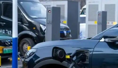 車企密集牽手能源巨頭 共建多元補能網絡