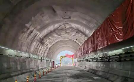 突破萬米！湖北在建最長公路隧道取得突破性進展