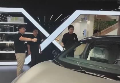 汽車消費向“智購”“智審”“智換”“智充”“智停”全鏈條服務延伸 拓寬新增長空間