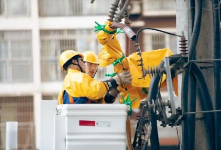 持續高溫 四川電網用電負荷創新高